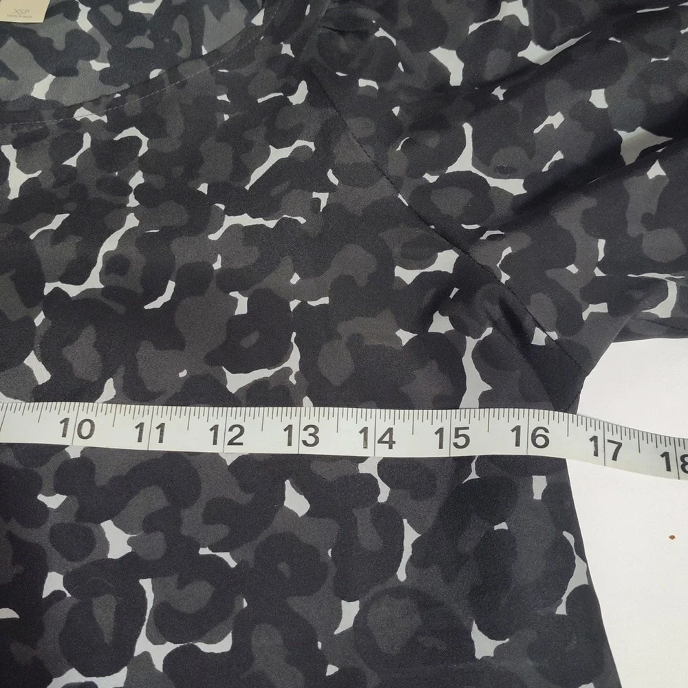 LOFT X Small Petite Black and Gray Abstract Blouse With Puff Sleeves